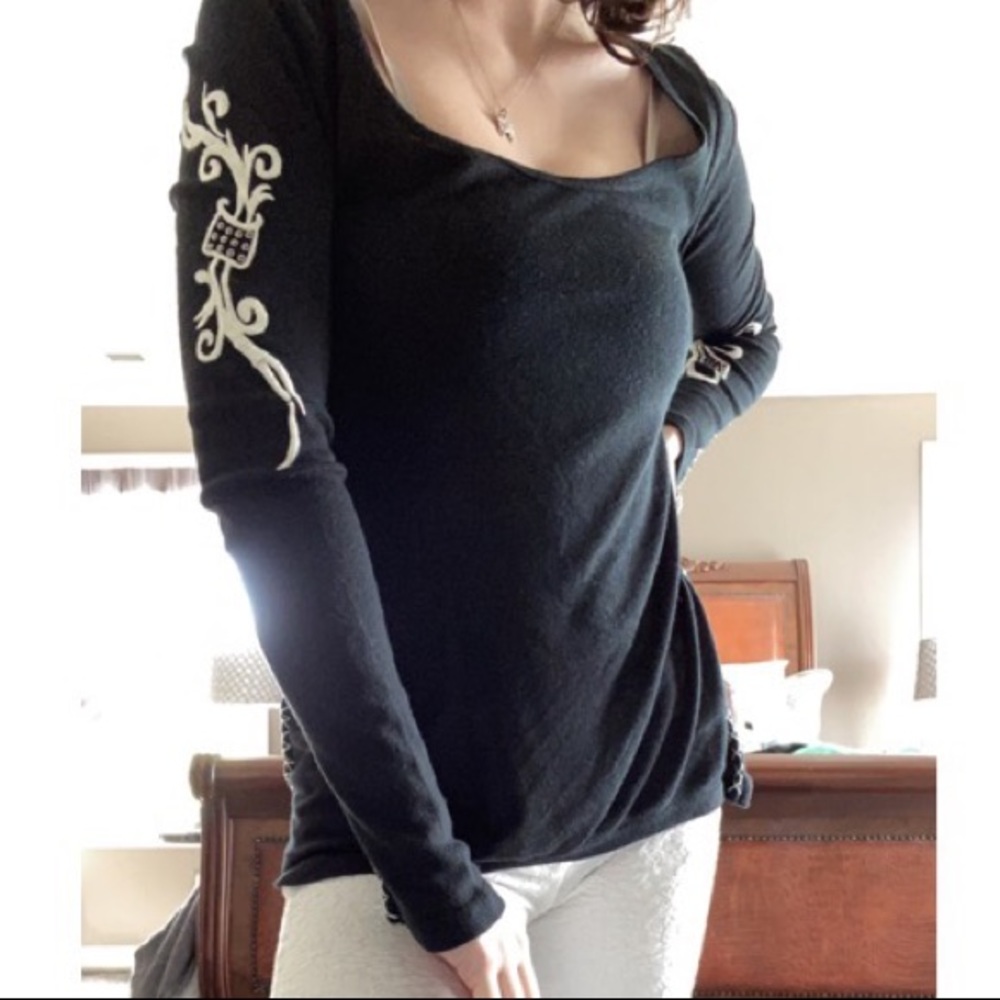 Heart & Crowns light weight cashmere top